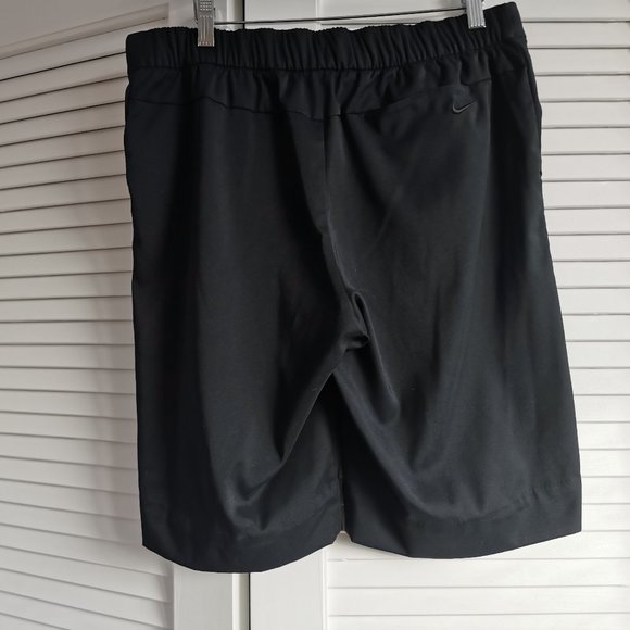 Nike Golf Shorts - Picture 2 of 3